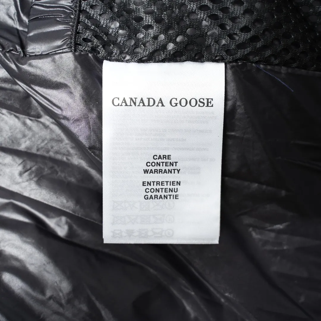 P940 Canada Goose Lawrence Down Jacket The Lawrence Down Jacket provides essential protection for everyday adventures and is made from sustainable Enduraluxe fabric with a durable soft touch. It features a quilted body, an adjustable down hood and a longer hem. Adjustable, down-filled, communicated hood. Two-way center front zipper increases range of motion and ventilation. The chin-protecting suede knit stand-up collar is soft and extra-comfortable. Inset rib-knit cuffs for added comfort and locked in heat. CORDURAD piping at the cuffs hem and reflective double-stripe grip tape at the back. Internal shoulder strap Color: black with red label black with black label azure blue Size: XS-2XL